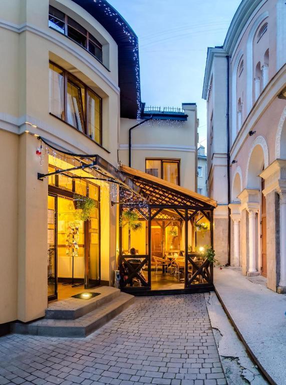 Pid Templem Hotel Ivano-Frankivs'k Exterior photo