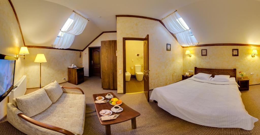 Pid Templem Hotel Ivano-Frankivs'k Room photo