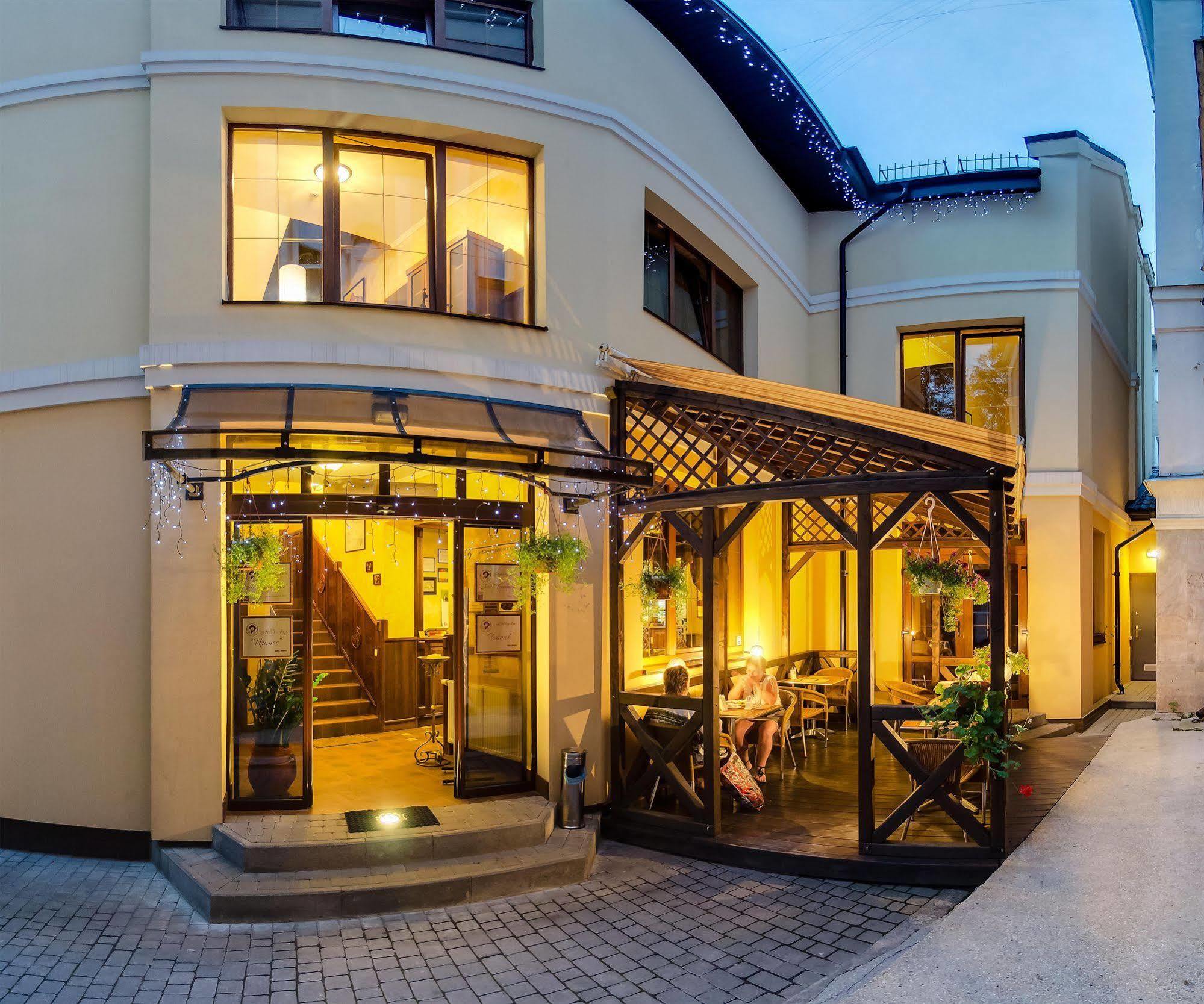 Pid Templem Hotel Ivano-Frankivs'k Exterior photo