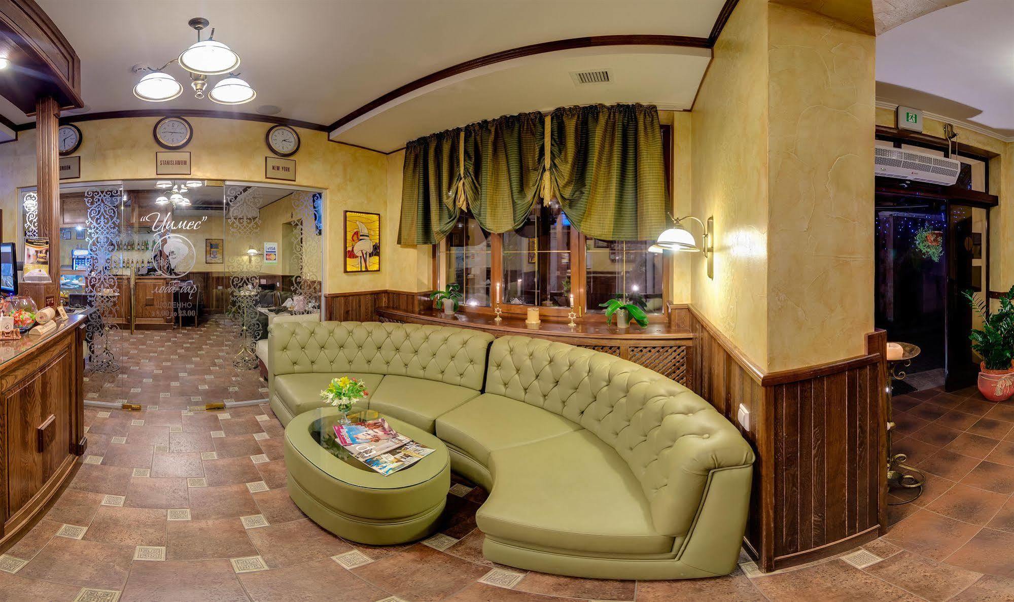 Pid Templem Hotel Ivano-Frankivs'k Exterior photo